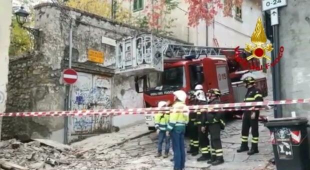 Trieste crolla tetto edificio intervento Vigili del fuoco