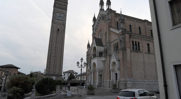 A Pieve di Soligo campane del Duomo fuori orario dopo che è scattato il cambio dell'ora