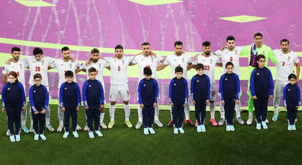 Mondiali Qatar, l'Iran sussurra l'inno prima della partita contro gli Stati Uniti dopo le minacce del governo