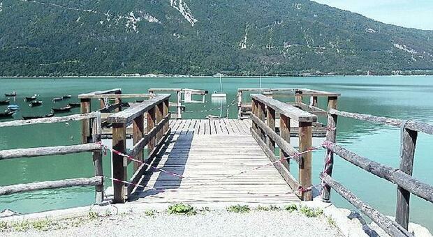 Distrutto il pontile per i pescatori disabili del Lago di Santa Croce