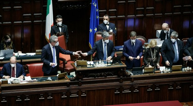 Diretta elezioni presidente della Repubblica, il centrodestra alla conta sulla terna di nomi. Oggi l'incontro tra i leader, Salvini: «Vedrò tutti»