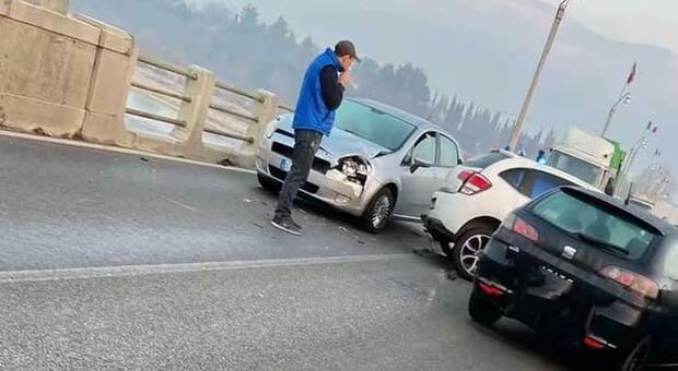 L'incidente sul Ponte di Vidor (foto Facebook)