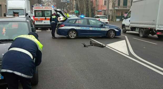 I rilievi della polizia locale di Rovigo sul luogo dell'incidente