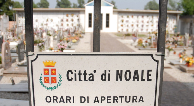 L'ingresso del cimitero di Noale
