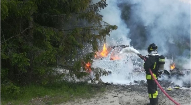 Camper esplode a Rozzano: donna avvolta dalle fiamme muore carbonizzata