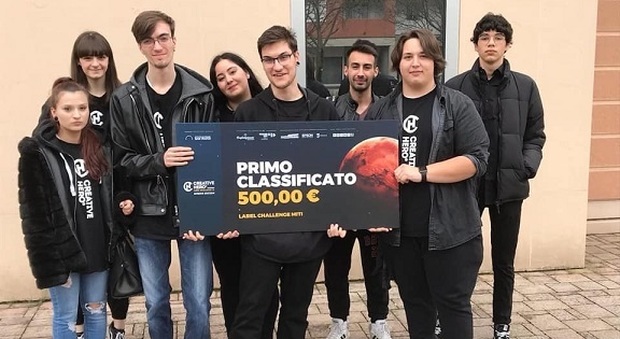 Gli studenti di grafica del San Gaetano di Vicenza hanno ricevuto un assegno di 500 euro