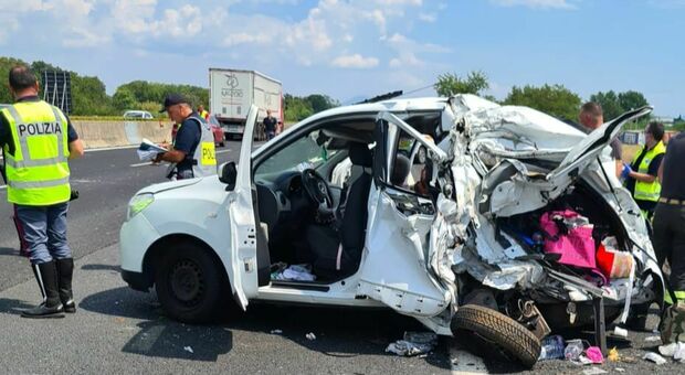 Grave incidente sull'A1 a Pontecorvo, tir travolge auto: gravi padre e figlia piccola
