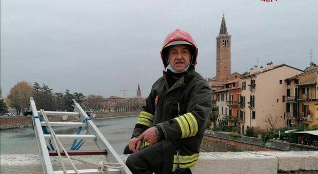 Cade dal ponte e finisce nell'Adige: 14enne salvato dai Vigili del fuoco