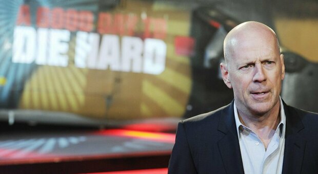 «Bruce Willis fatica a parlare, leggere e scrivere»: peggiorano le condizioni di salute della star di Hollywood