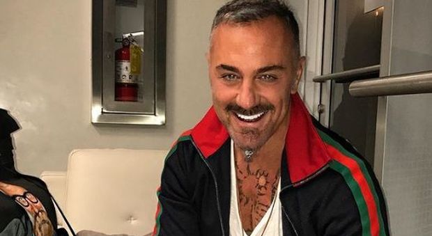 Gianluca Vacchi cambia look, i fan: "Irriconoscibile"