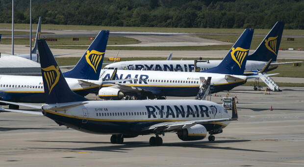 Coppia doveva volare a Copenhagen, ma si ritrova a Parigi: l'incredibile errore sull'aereo Ryanair