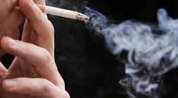Covid, fumare aumenta il rischio di sviluppare forme gravi della malattia
