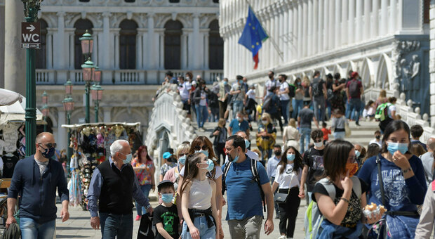 Turisti in visita a Venezia
