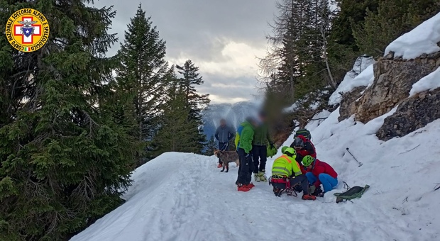 Uno scialpinista è scivolato e si è fatto male