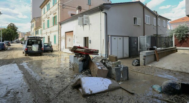 Alluvione Marche, nelle aree colpite «le banche sospenderanno i mutui»: la nota dell'Abi