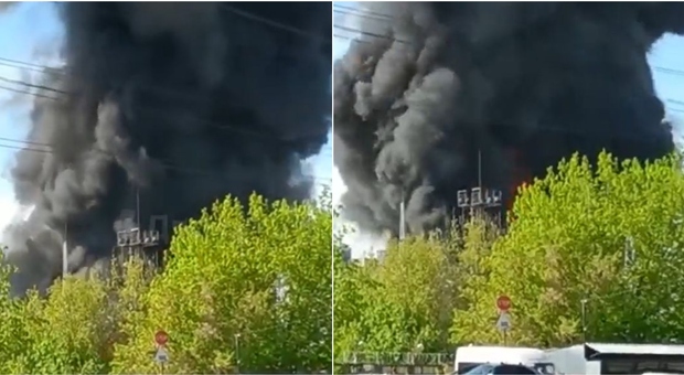 Mosca, in fiamme la centrale aerospaziale Zhukovsky: fuoco in un'area di 30 chilometri quadrati