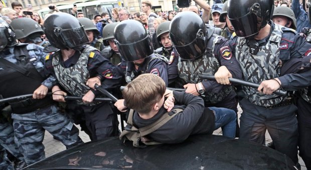 Russia, oltre mille arresti ai cortei contro riforma pensioni. Elezioni, Sobyanin confermato sindaco di Mosca