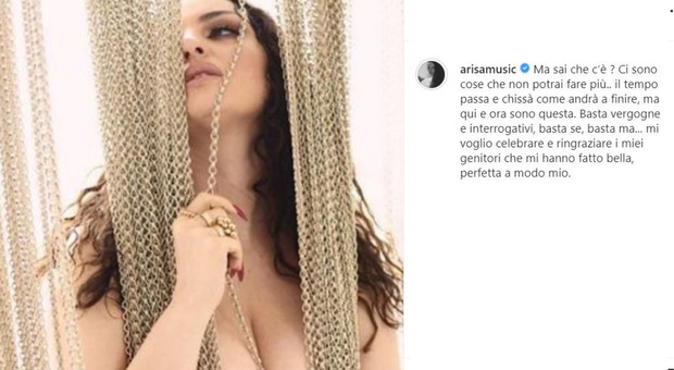 Arisa si mostra in topless sui social: «Basta vergogne. Mi voglio celebrare»
