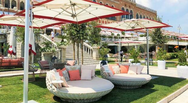 Lido di Venezia, l'hotel Excelsior diventa inglese: venduto per oltre 104 milioni di euro