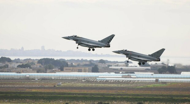 Aerei russi vicino al confine Nato: intervengono Eurofighter italiani