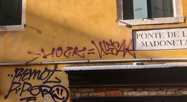 Venezia, scritte sui muri (P.Ro.)