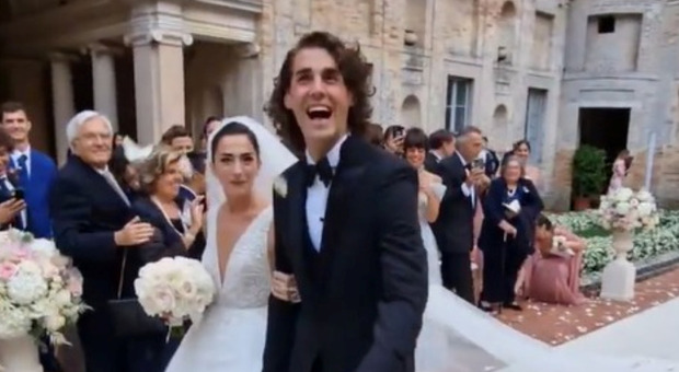 Gianmarco Tamberi ha sposato la sua Chiara: location, invitati (Jacobs, Michielin, Bebe Vio) e outfit del matrimonio