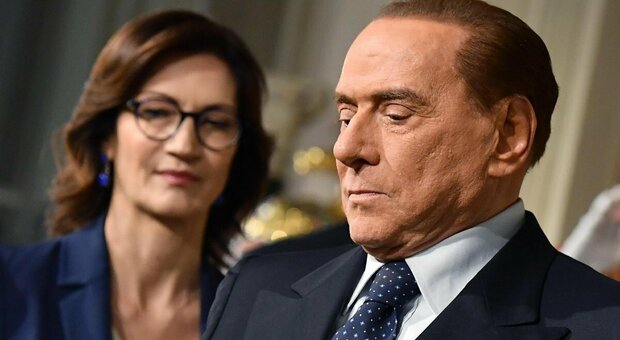 Forza Italia, dopo l'affondo dei ministri Berlusconi tenta di evitare il big bang del partito