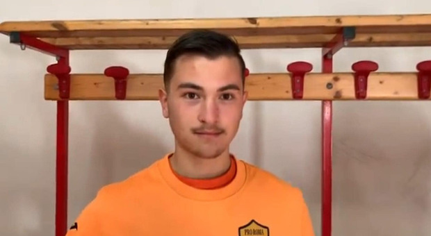 Roma, giovane calciatore morto in un incidente a Tor Tre Teste: Emiliano Pompei aveva 21 anni