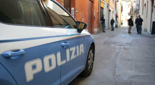 Bologna, blitz anti-droga e arresti: indagata la famiglia della citofonata di Salvini («Scusi,lei spaccia?»)