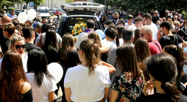 I funerali di Andrea Stocco, 16enne di Lusia morto per le conseguenze di un incidente in moto sui Colli Euganei