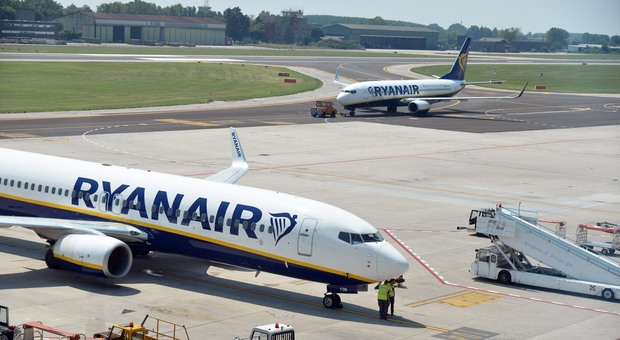 Aerei della Ryanair all'aeroporto Canova