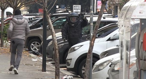 Roma, falso allarme bomba vicino a piazza Risorgimento: un pacco incustodito tra due auto