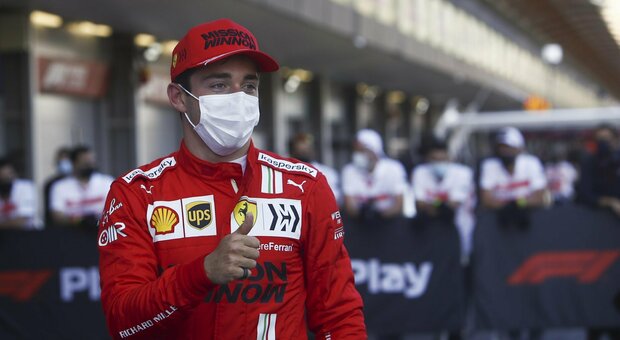 F1, Leclerc in pole a Baku davanti ad Hamilton e Verstappen: «Ma in gara sarà dura»