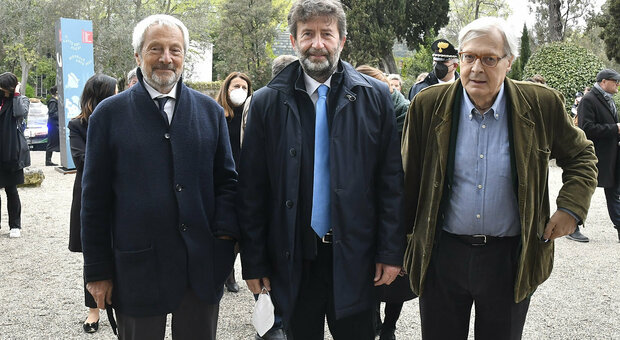 Il ministro Dario Franceschini a Venezia, a sinistra Roberto Cicutto e a destra Vittorio Sgarbi