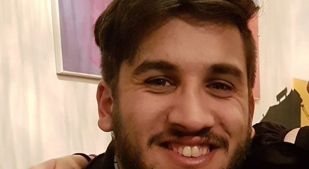 Malore mentre guarda la partita Roma-Milan in casa di amici: Marco muore a 29 anni