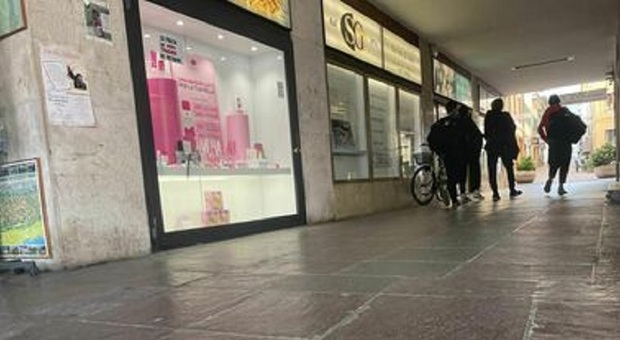Baby gang in azione a Verona: tentano di rapinare un ragazzo del cellulare