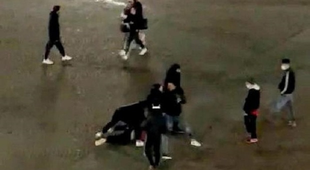 Baby gang aggredisce una donna e un carabiniere: due arresti (foto di repertorio)