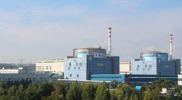 Zaporizhzhia, l'Aiea: «Colpiti edifici a 100 metri dai reattori nucleari. La radioattività per ora è nella norma»