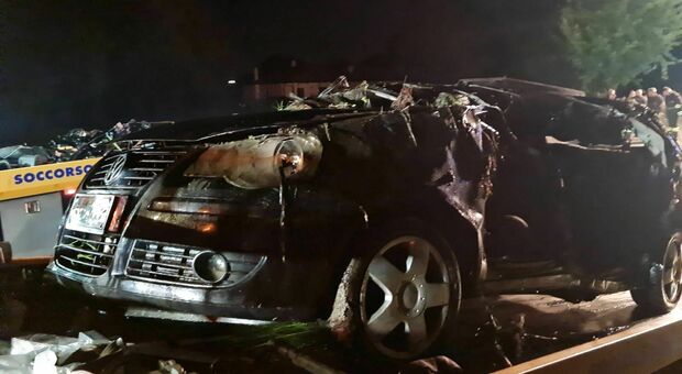Sotto indagine anche l'auto dov'erano i giovani morti nella curva in via Cordignano a Godega