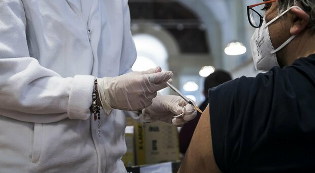 Covid, no vax rischiano di morire 12 volte di più rispetto a chi è vaccinato: cosa dice lo studio dell'Università di Padova