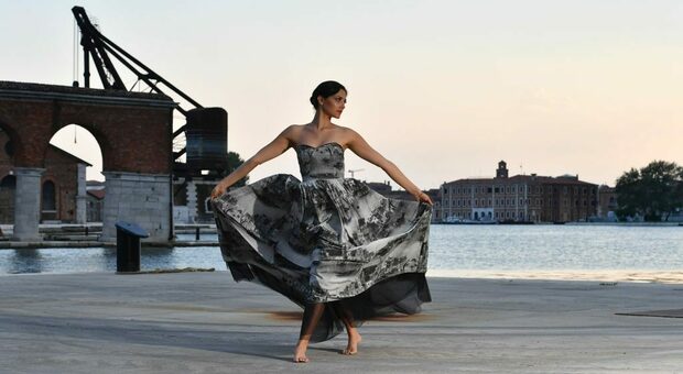 Alta moda: a Venezia arriva “Onda su Onda", sfilata sull’acqua di Eleonora Lastrucci