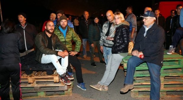 A Gorino vince la protesta: via i profughi. Barricate per 12 donne e otto bimbi