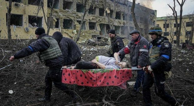 Ospedale pediatrico bombardato a Mariupol