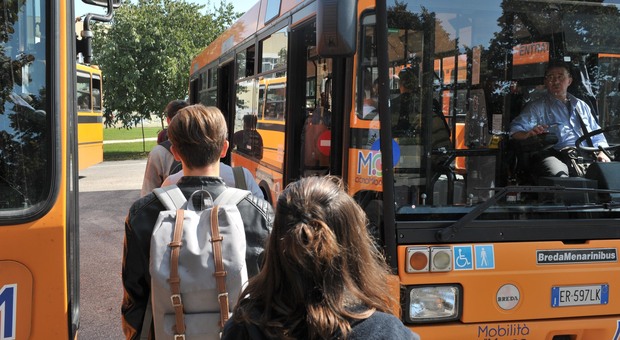 Green Pass nei bus: è già polemica in attesa dell'inizio della scuola