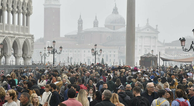 Feste di Natale, Venezia invasa dalle bande di borseggiatori e scatolettisti