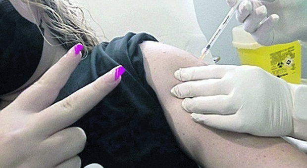 Vaccino, 13enne si rivolge ai giudici che le danno ragione