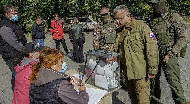 Guerra in Ucraina, ai referendum vincono i sì. Borrell: «Dati falsificati». E Zaporizhzhia chiede l annessione