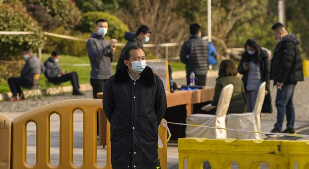 Wuhan, conclusa missione Oms: «Virus dagli animali, nessuna fuga dal laboratorio»
