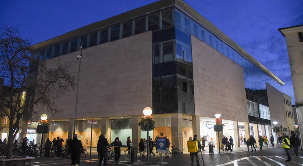 La Mondadori si trasferisce nel palazzo ex Rinascente in piazza Garibaldi
