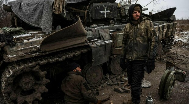 Trucco dei soldati russi per prendere Soledar: divise ucraine (e da civili) per ingannare Kiev